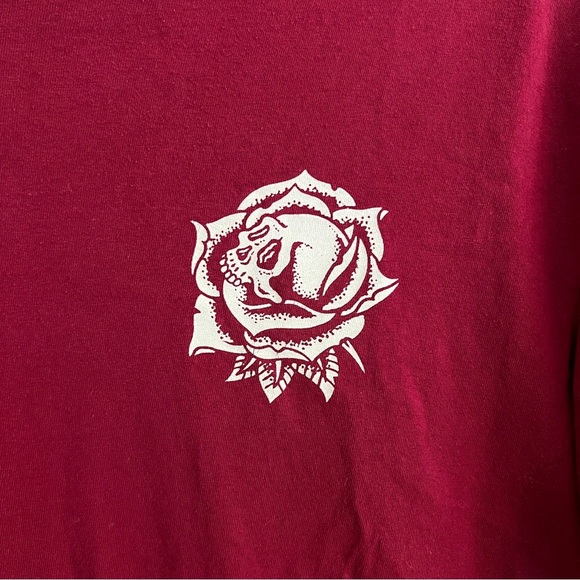 Box Set Burgundy Show Some Love Skulls Roses Graphic T-Shirt-Men’s Size Medium - Picture 2 of 5